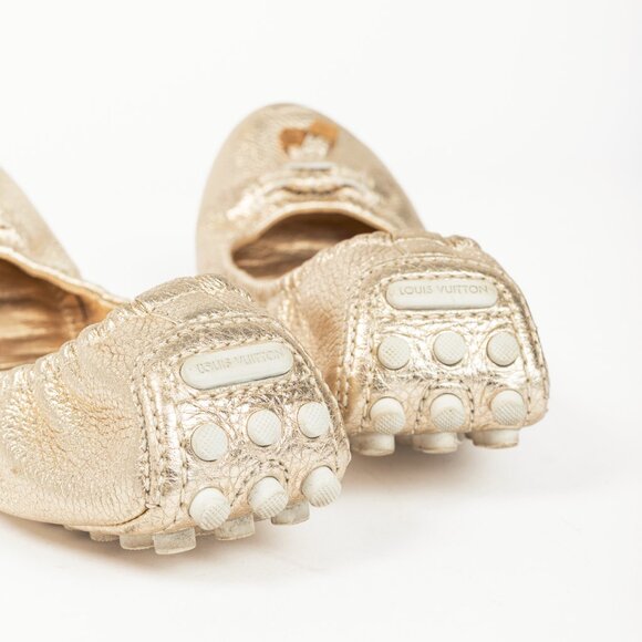 Louis Vuitton Lemon Metallic Gold Pebbled Leather Bow Scrunch Flats - Picture 10 of 11